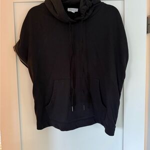 Evereve Black Sleeveless Hooded Sweatshirt with zipper detail on the sides